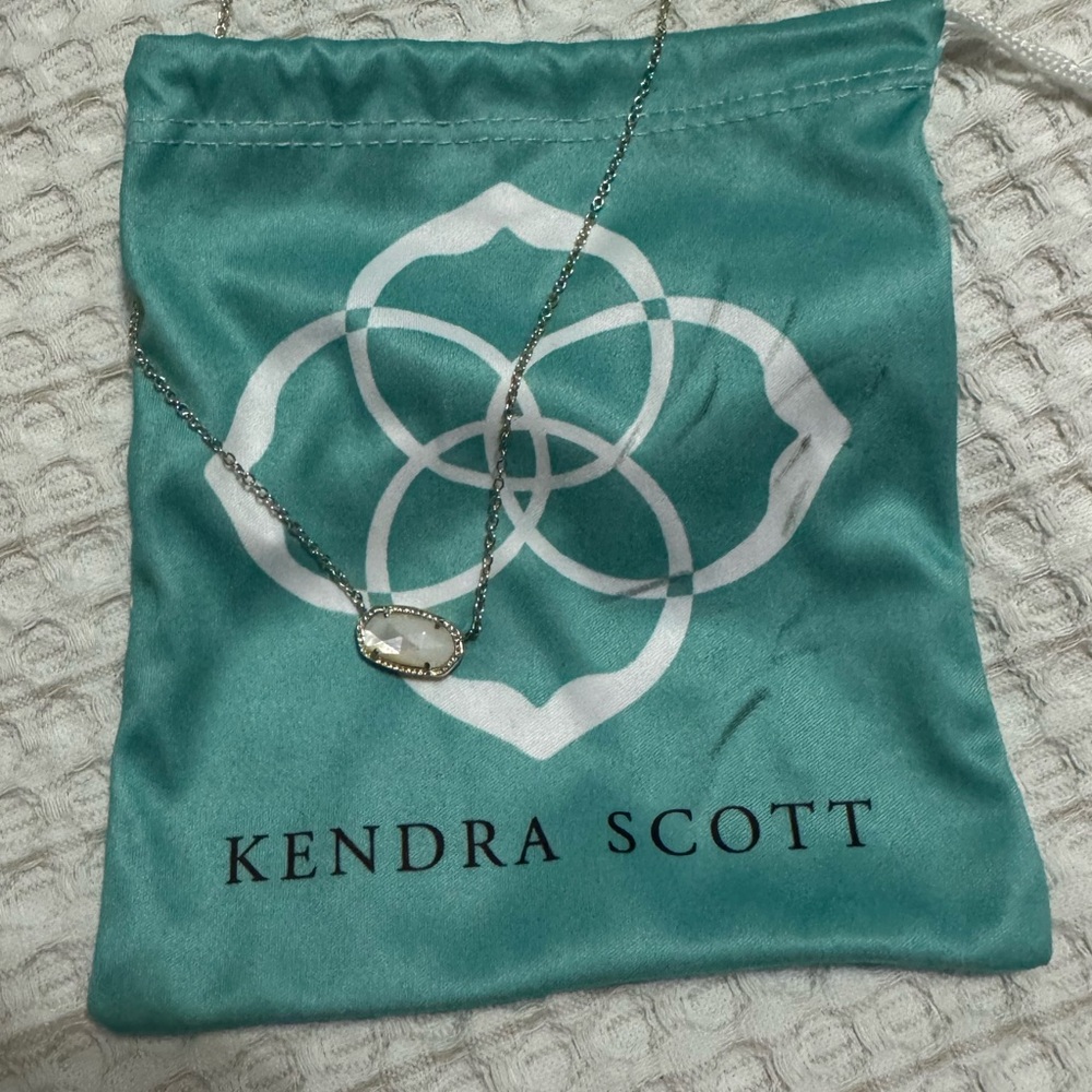 Kendra Scott necklace